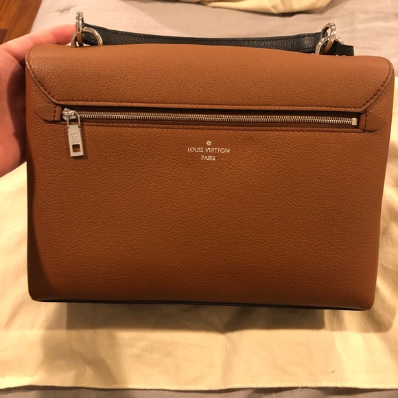 ✨🍁Beautiful Versatile Louis Vuitton Lockme🍁✨ - Picture 5 of 7